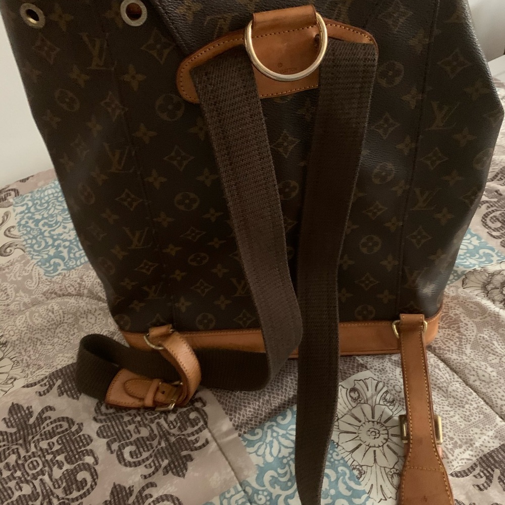 LV backpack - Picture 3 of 4